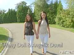 Tiffany Doll und Angelik Duval stehen auf Analdreier