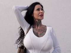 pornhub-pornos deutsche-pornos grosse-titten-pornos milf-pornos riesentitten, deutsche milf, tätowierte milf, schwarzhaarige ficken, schwarzhaarige beim blasen, casting