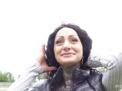 deutsche-pornos xnxx-pornos schwarzhaarige-pornos blasen-pornos pralle titten, tätowierte schlampe, deutsche milf, schwarzhaarige milf, schwarzhaarige beim blasen, rasierte schwarzhaarige