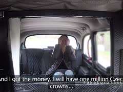 rasierte fotze,dicke titten,schwanz reiten,möse lecken,ficken im auto,auto blowjob