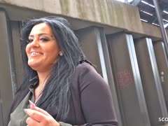 deutsche-pornos grosse-titten-pornos milf-pornos dicke-und-fette-pornos ficken von hinten, deutsche milf, dicke euter, dicke frau, schwarzhaarige milf, casting