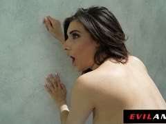 pornos-fuer-frauen naturtitten-pornos schwarzhaarige-pornos ficken von hinten, rasierte fotze, strapse, doggystyle, dünn, zierlich